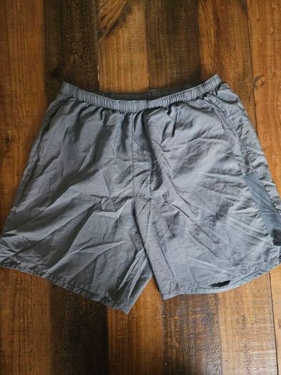nike shorts size L