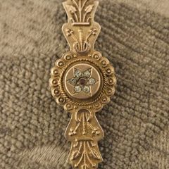 Antiquitie Victorian-style 9c Gold Broach.