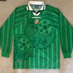 Umbro 1998-00 Signed Republic of Ireland Jersey