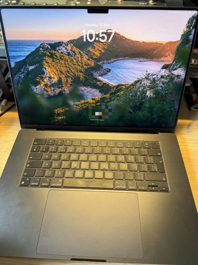 MacBook Pro M4Max 16.2 inch nano texture display with AppleCare+