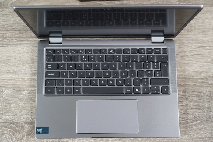 Dell Latitude 7450 14" | Core Ultra 7 165U | 32GB LPDDR5x | 512GB