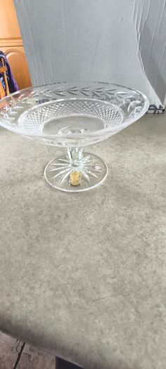 4 DIFFERENT ITMES- 1- Waterford Vintage Glandore Footed Candy Dish/ Compote 38.00 euro. 2- Set of 2 tipperary Vintage crystal Glass Coasters 18.00 euro. 3- Dublin Crystal bud vase 12.00 euro. 4- Nambe Lead Crystal Kissing Candle Sticks New 7 Inches Tall 1