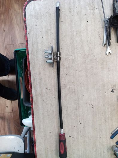 Long flexible socket driver