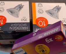 Lots ofGU10 light bulbs