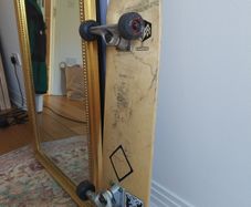 Mini Logo skateboard