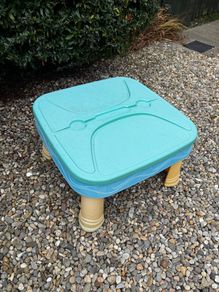 Child sand and water box