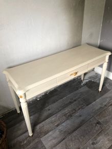 Hall table/dressing table.
