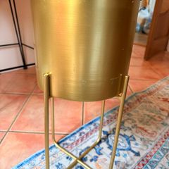 Gold planter