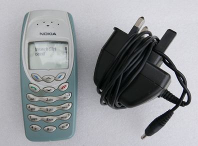 Vintage Nokia 6410 and charger