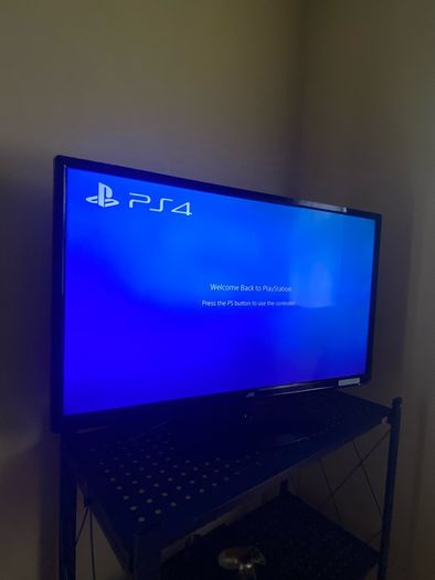 playstation 4  and 32 inch tv