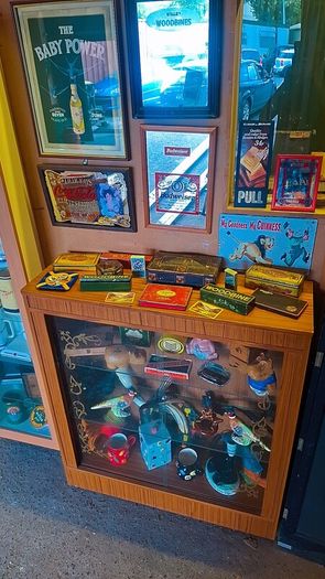 1940s Franklyns Fine Shagg tin patience game