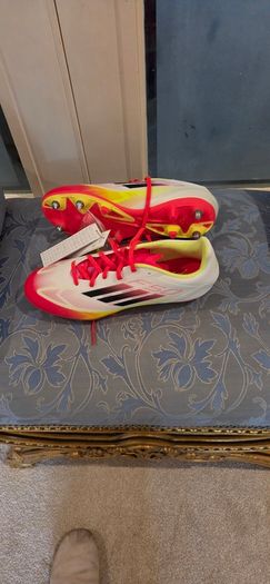 BNWT   Adidas  Mens Football Boots