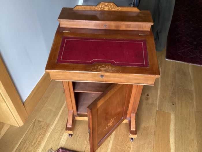 Victorian or early Edwardian Davenport desk