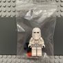 lego Star Wars sw0101 Snowtrooper minifigure, Light Gray Hips, White Hands Image 3