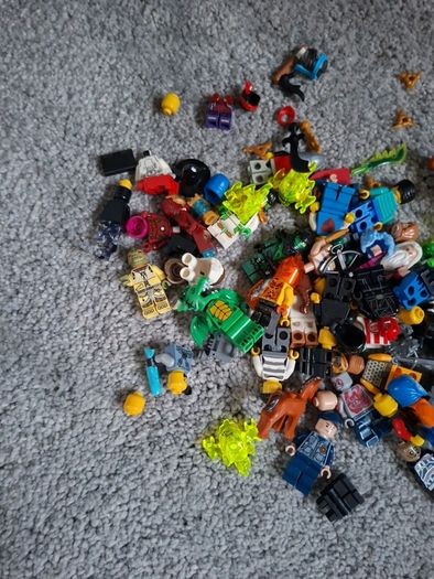 Bulk lego minfigures and accesories
