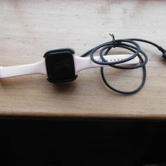 fitbit versa 2 and charger Dock faulty