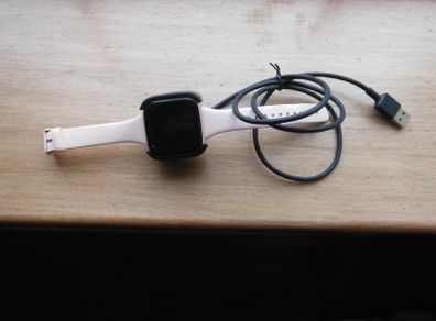 fitbit versa 2 and charger Dock faulty