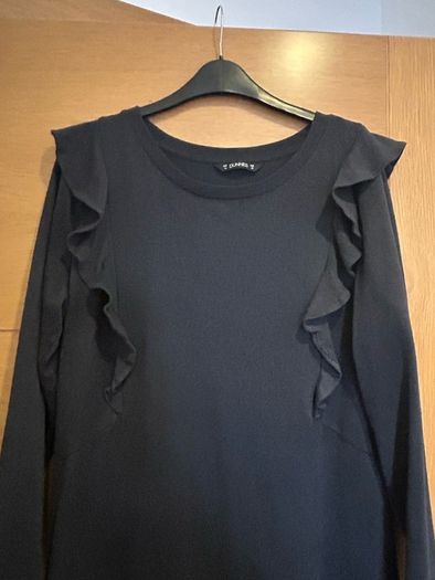 Frill shoulder top