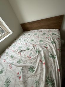 king size bed. Dimensions 150x210x50. Comes with good mattress