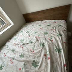 king size bed. Dimensions 150x210x50. Comes with good mattress