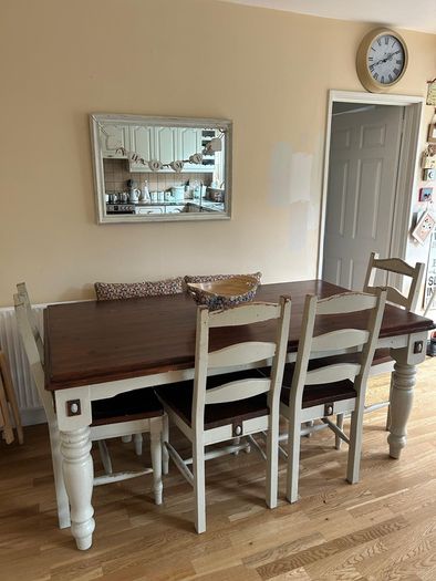 Kitchen Table w/ 4 chairs and bench