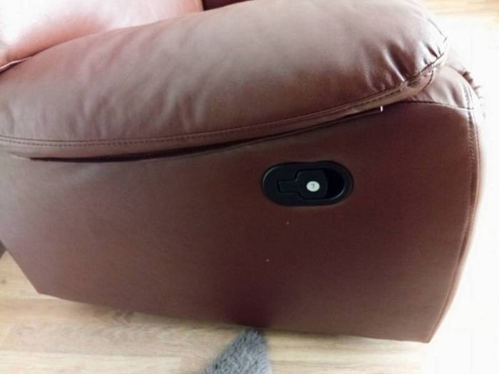 Brown single recliner sofa/chair