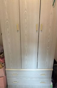 Grey wardrope