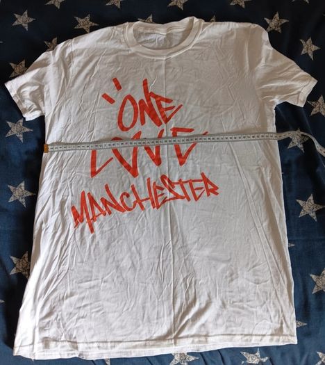 Ariana Grande Bundle - One Love Mancester Concert Large T Shirt, Badges & Compact Mirror.