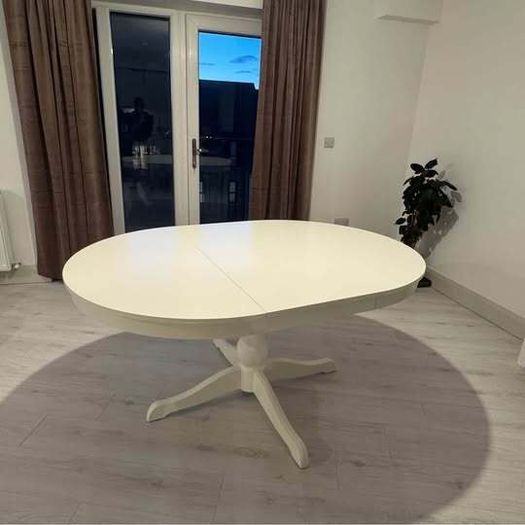 Modern Extendable IKEA Dining set - Hardly used!