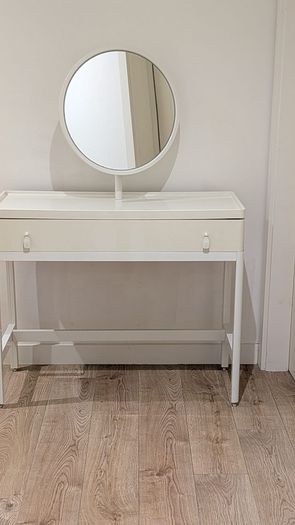 vanity table
