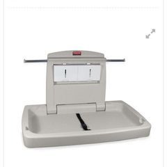 Rubbermaid Changing Table