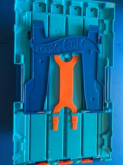 Hot Wheels Track Builder Race Crate with some cars