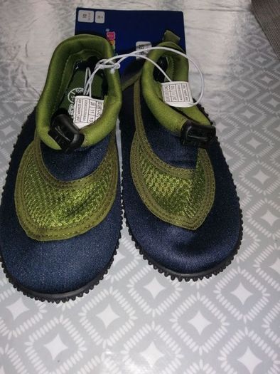 kids aqua shoes (new)