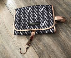 Adrienne Vittadini toiletries/ cosmetic bag
