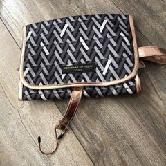 Adrienne Vittadini toiletries/ cosmetic bag