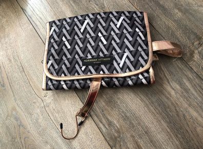 Adrienne Vittadini toiletries/ cosmetic bag