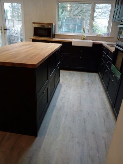 kitchen fitter