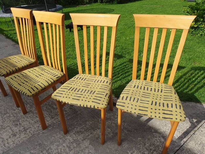 Set of 4 wooden dining chairs