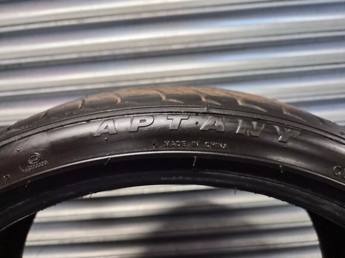 225/35R20 (Matching Pair)