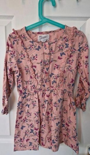 Bundle of 7 dresses, age 5-6.