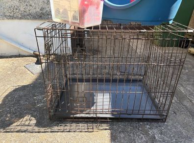 Dog Training Crate ,Bed and 8 Feeding Kongs