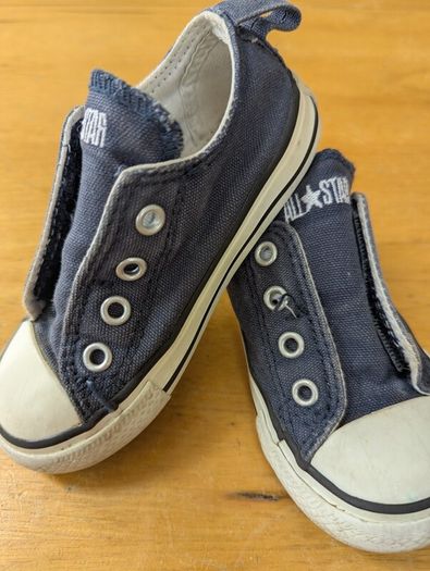 Kids/Toddler Converse Selection Sizes J7/8/11