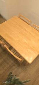Kitchen table and 4 chairs in very good condition