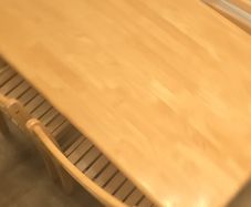 Kitchen table and 4 chairs in very good condition