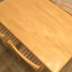 Kitchen table and 4 chairs in very good condition
