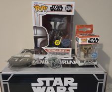 Mandalorian with Darksaber Glow Funko Pop