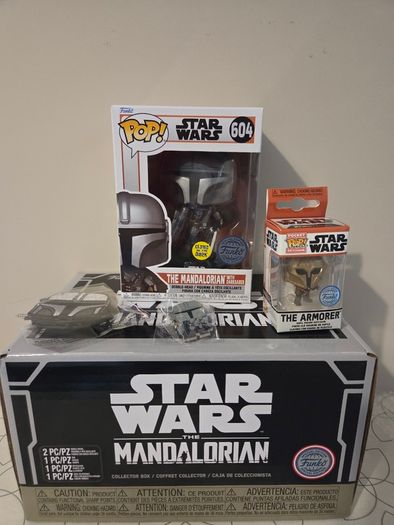 Mandalorian with Darksaber Glow Funko Pop