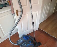 Vacuum Cleaner 750W