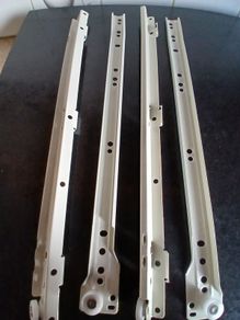 Bottom fix drawer runners