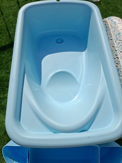 chicco baby bath and changing table